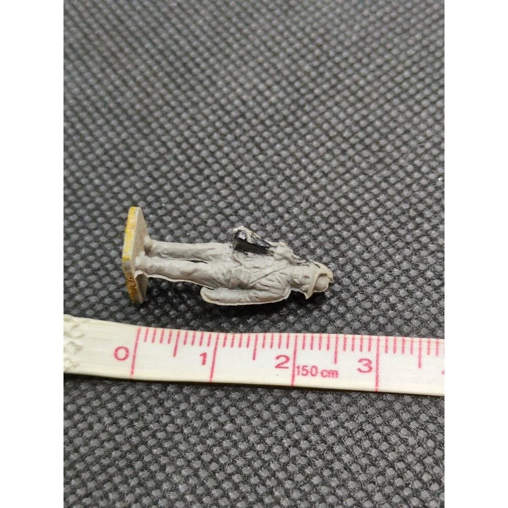(44) Infantry Holding Rifle Miniatures 1/72 Scale